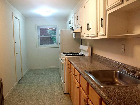 3rd image of 475 Dekalb Ave #1