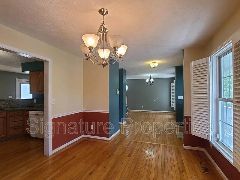 4 bed, 3.5 bath, 3122 sqft, $2,900 — Photo 4