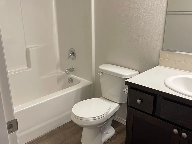 1608 Zoe Ave — Photo 7