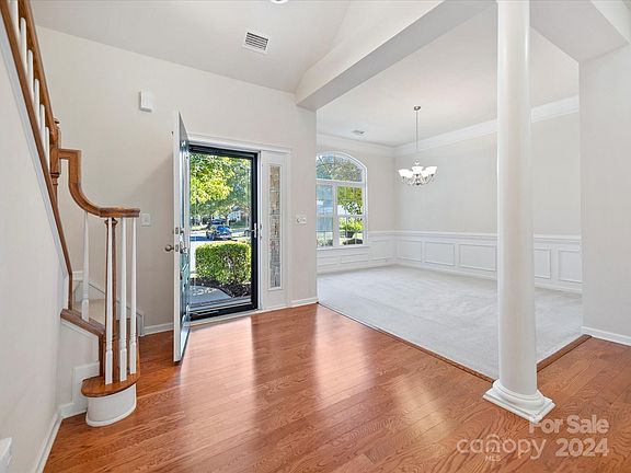 4th image of 6401 Breckfield Ct