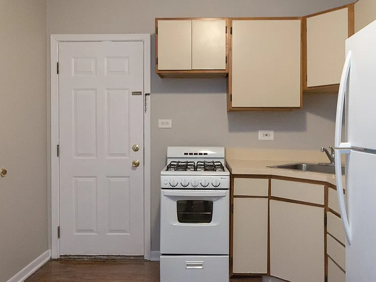 5748 N Winthrop Ave #203 — Photo 2
