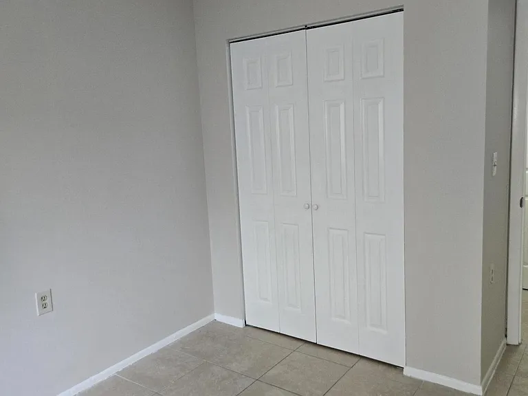 1141 Lake Victoria Dr #H — Photo 12