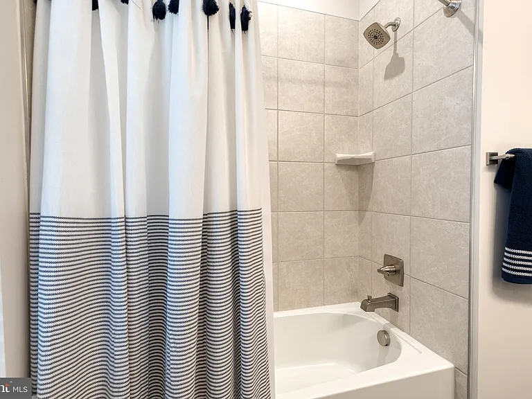 10141 Fauberg St — Photo 32