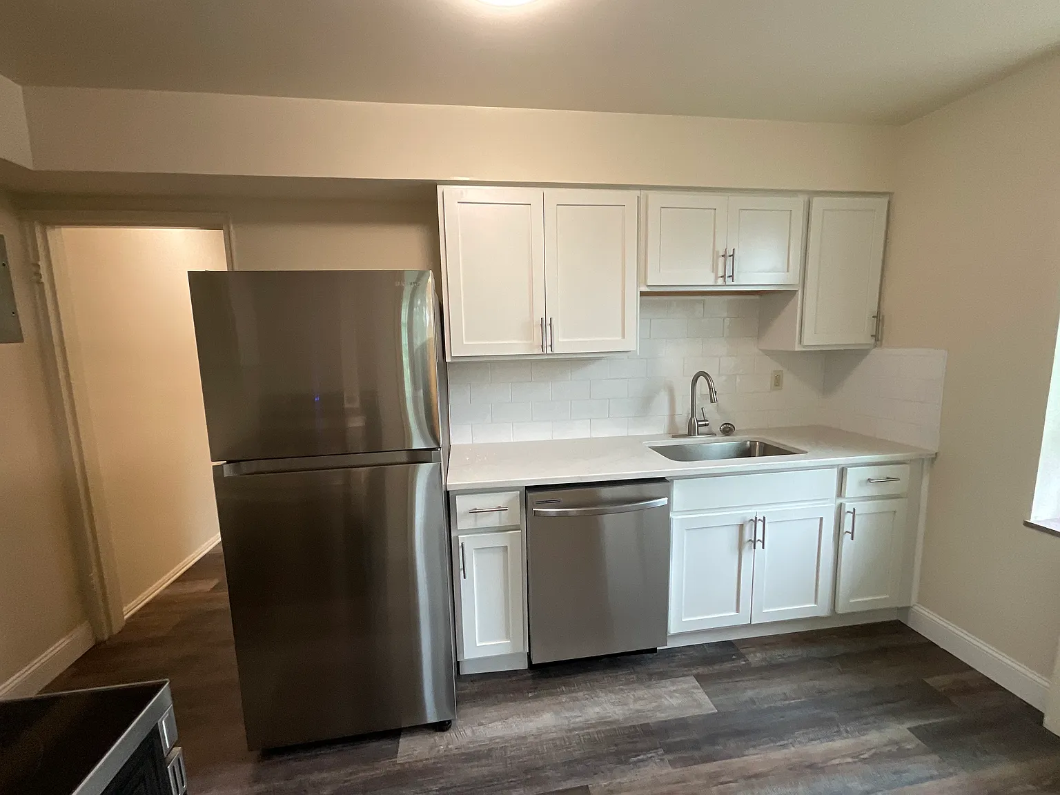 Country Club Apartments — Photo 4
