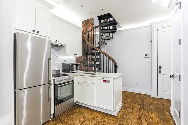 Rented by Pinn Realty | media 36