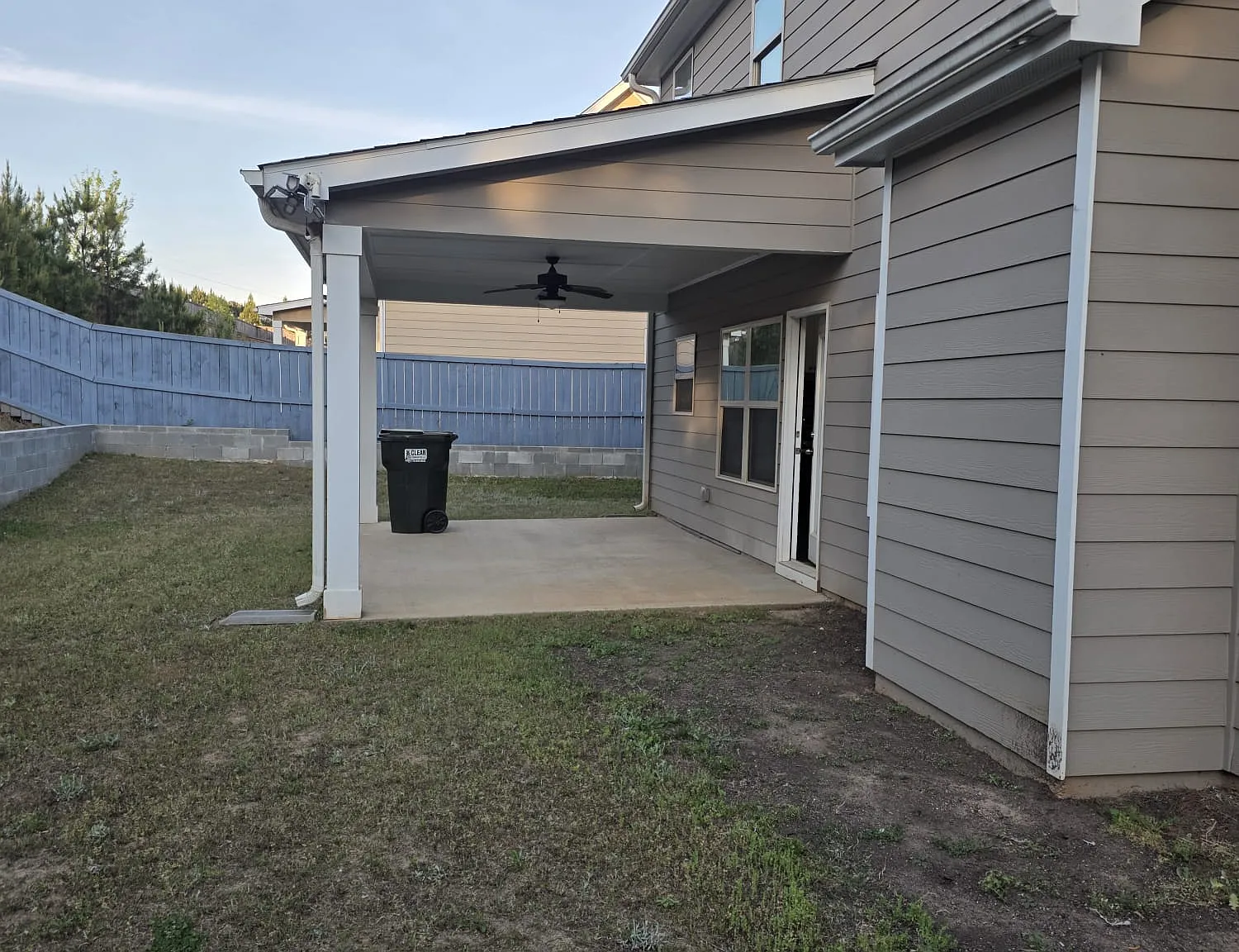 4 bed, 2328 sqft, $2,500 — Photo 3