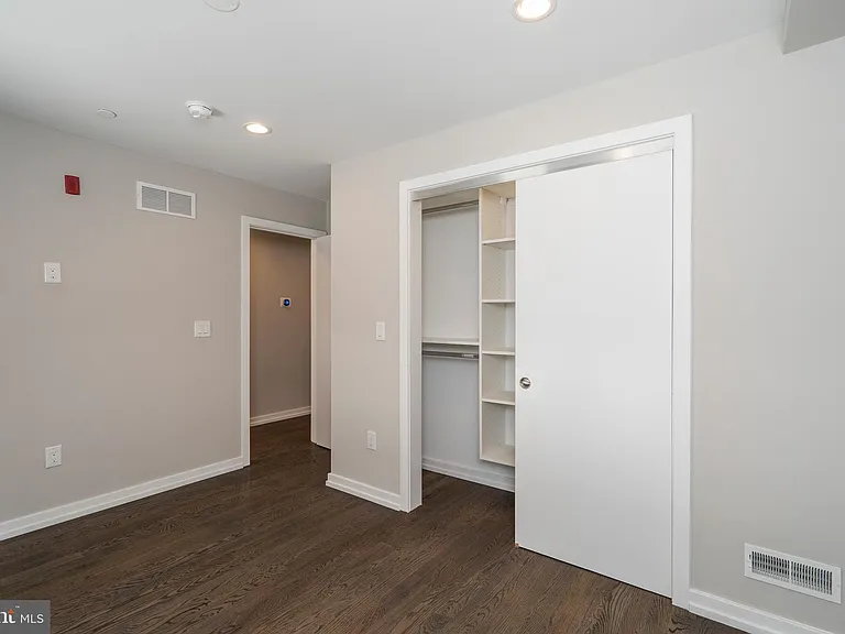 1430 Clymer St #1 — Photo 11