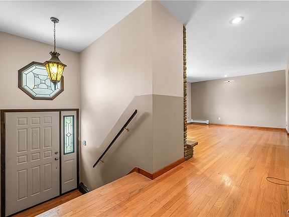 2nd image of 464 Oakdale Ave