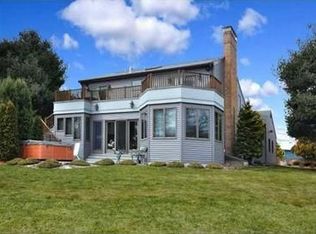 185 Honeysuckle Rd, Warwick, RI 02888
