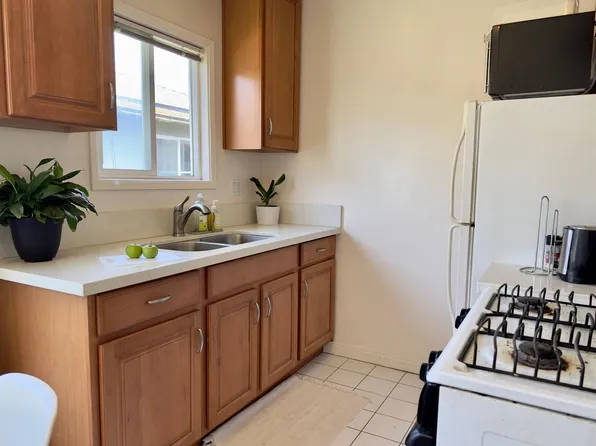 8051 Lincoln Blvd APT 4, Los Angeles, CA 90045