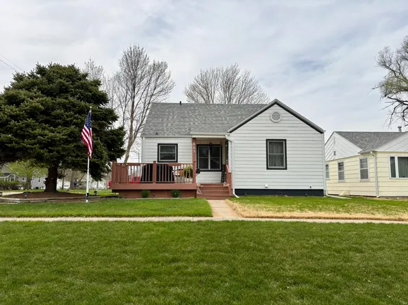 803 N Briggs Ave, Hastings, NE 68901