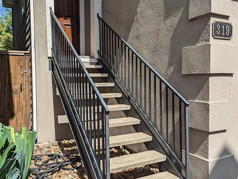 319 Grove St — Photo 2