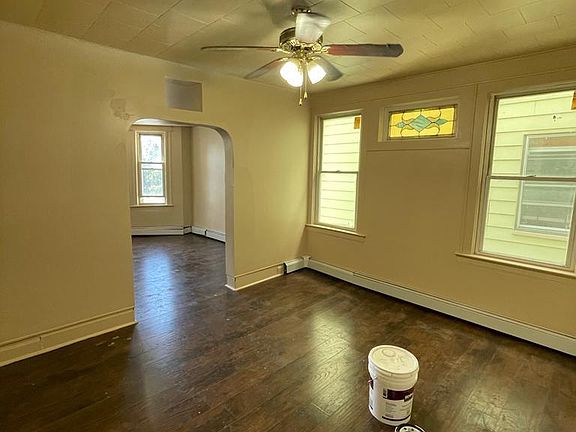 2nd image of 14 Clifford St #1