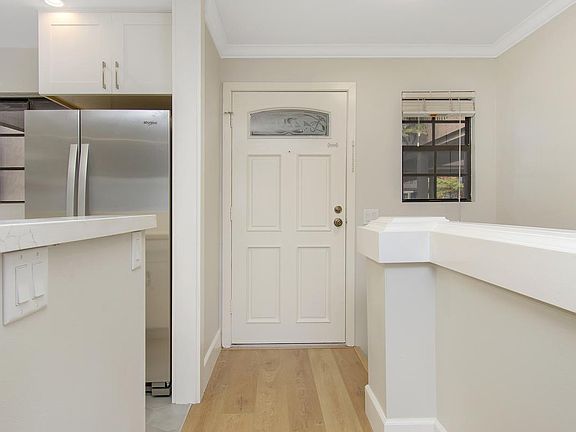 3rd image of 8860 Villa La Jolla Dr Unit 220