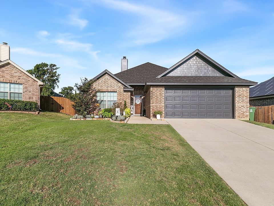 1st image of 4008 Oakwood Cir