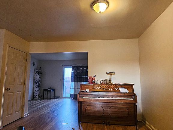 2nd image of 119 Holmes St