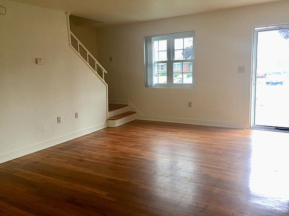 3rd image of 7 Sandra Ln