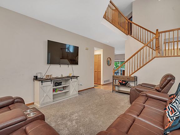 3rd image of 2819 Sun Valley Dr