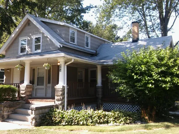 263 E Bridge St, Berea, OH 44017