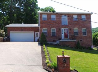 2 Cottonwood Dr, Elkview, WV 25071