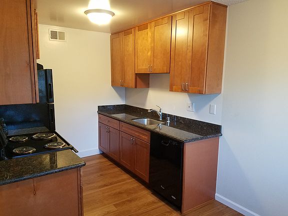 4th image of 2550 Arroyo Dr APT 11
