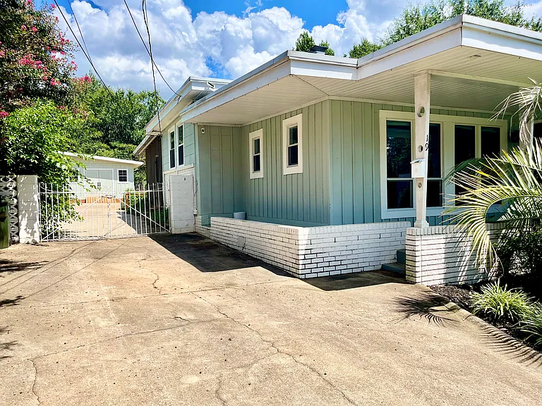 19 Holmes Dr — Photo 30