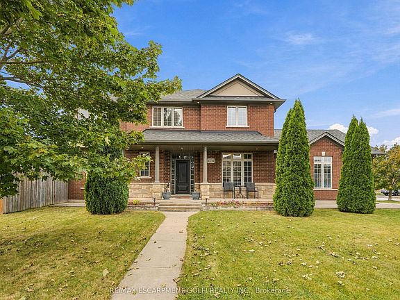 3rd image of 4530 Frances Cres