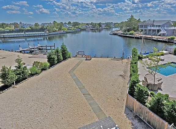3rd image of 295 Tidal Dr