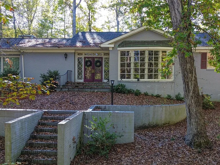 910 Basilwild Dr — Photo 4