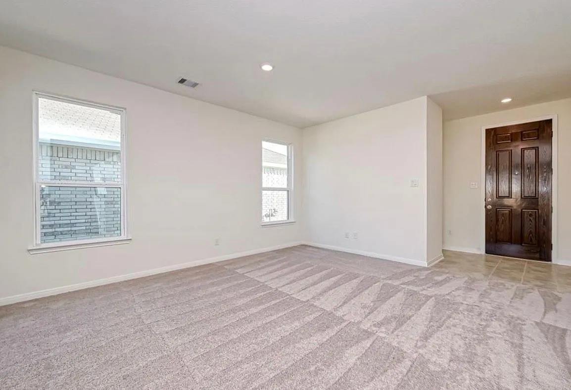 3 bed, 2.5 bath, 2300 sqft, $2,500 — Photo 4