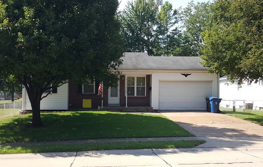 1st image of 414 Coachway Ln