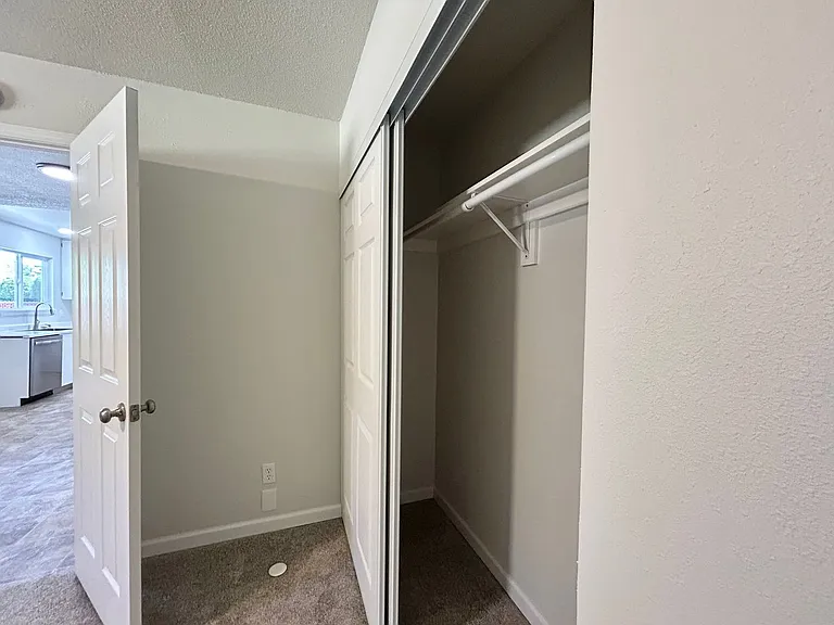 210 SW 142nd Ave — Photo 28