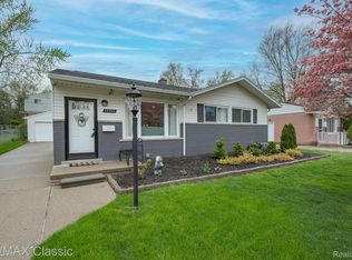 22645 Power Rd, Farmington, MI 48336