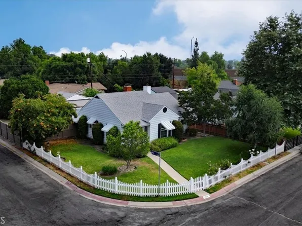 11959 Hatteras St, Valley Village, CA 91607