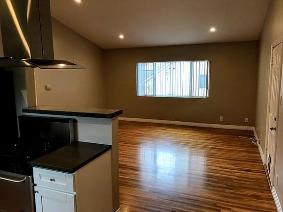 5th image of 565 Westminster Ave APT 4