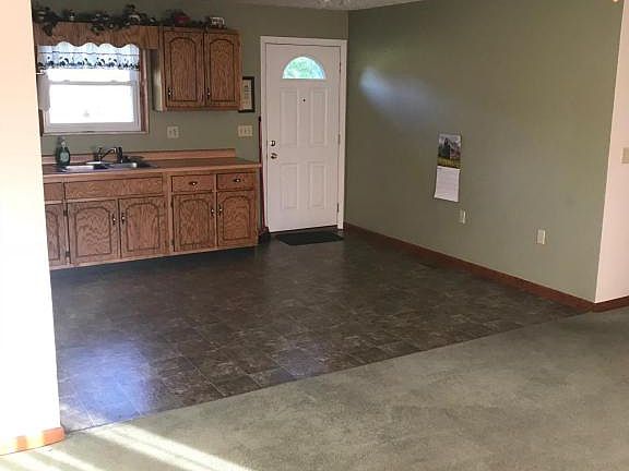 3rd image of 422 Melody Ln