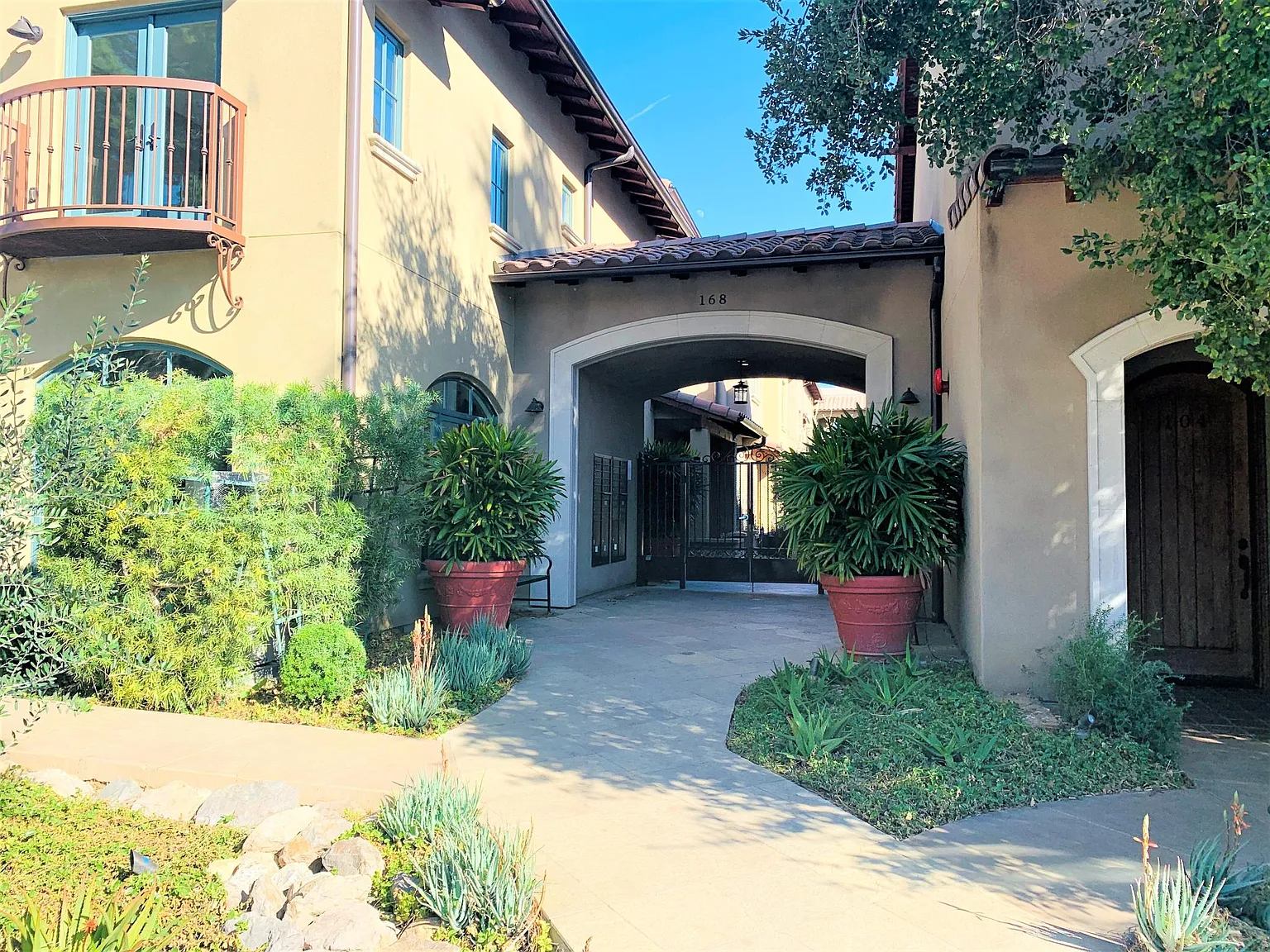 3 bed, 1457 sqft, $3,500 — Photo 2