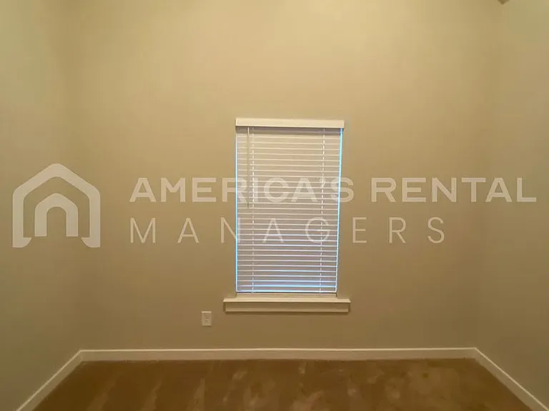 240 Avalon Way — Photo 12