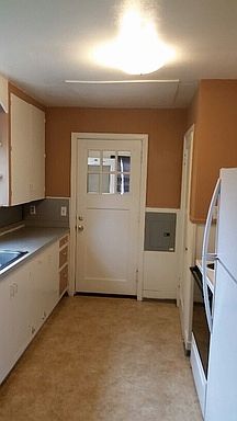 3rd image of 609 5th St W Unit A