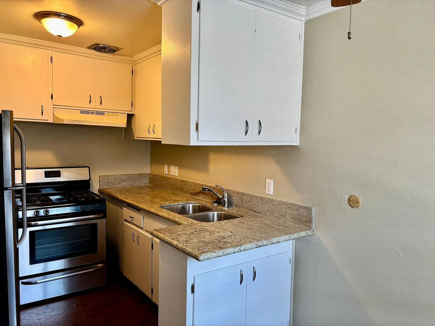 Adams Apartments — Photo 2