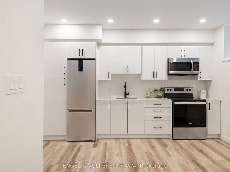 88B Hamilton Ave N — Photo 4