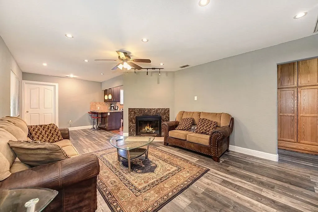 6229 Channing Dr photo 1
