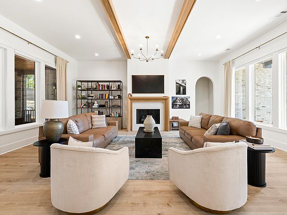 3rd image of 5016 Westridge Cir