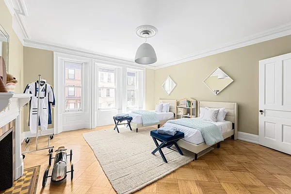 Rented by Sotheby's International Realty | media 22