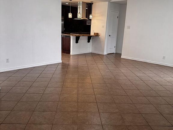 5th image of 403 Crenshaw Dr