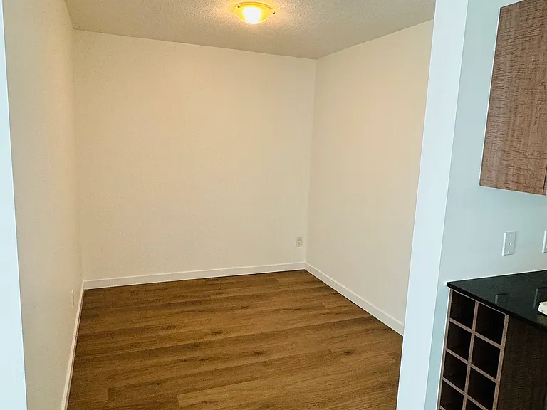 610 Granville St #4 — Photo 4