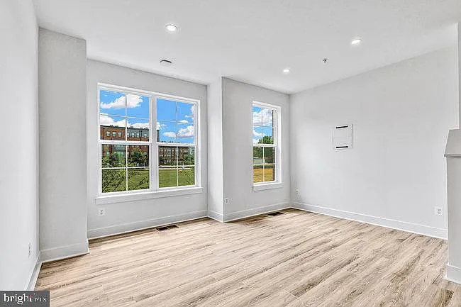11236 Bunsen St — Photo 21