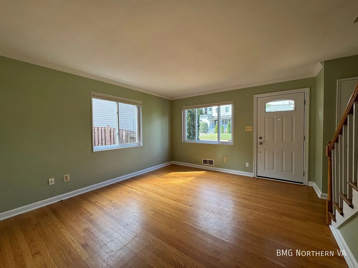 Beautiful 2 Bed 2 Bath Semi-Detached Brick Home In Groves Mt — Photo 2