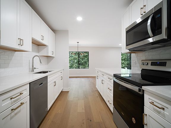 4th image of 3050 Pheasant Creek Dr #2-101B