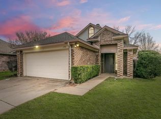 6740 Driffield Cir E, North Richland Hills, TX 76182